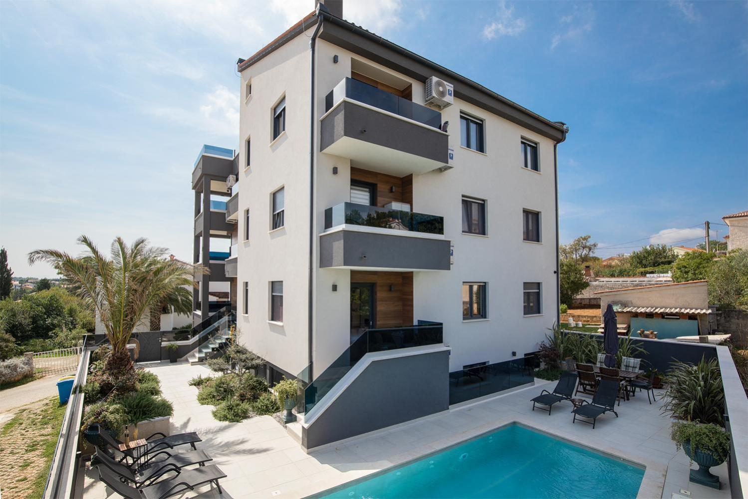 Apartments Sara II Ližnjan エクステリア 写真